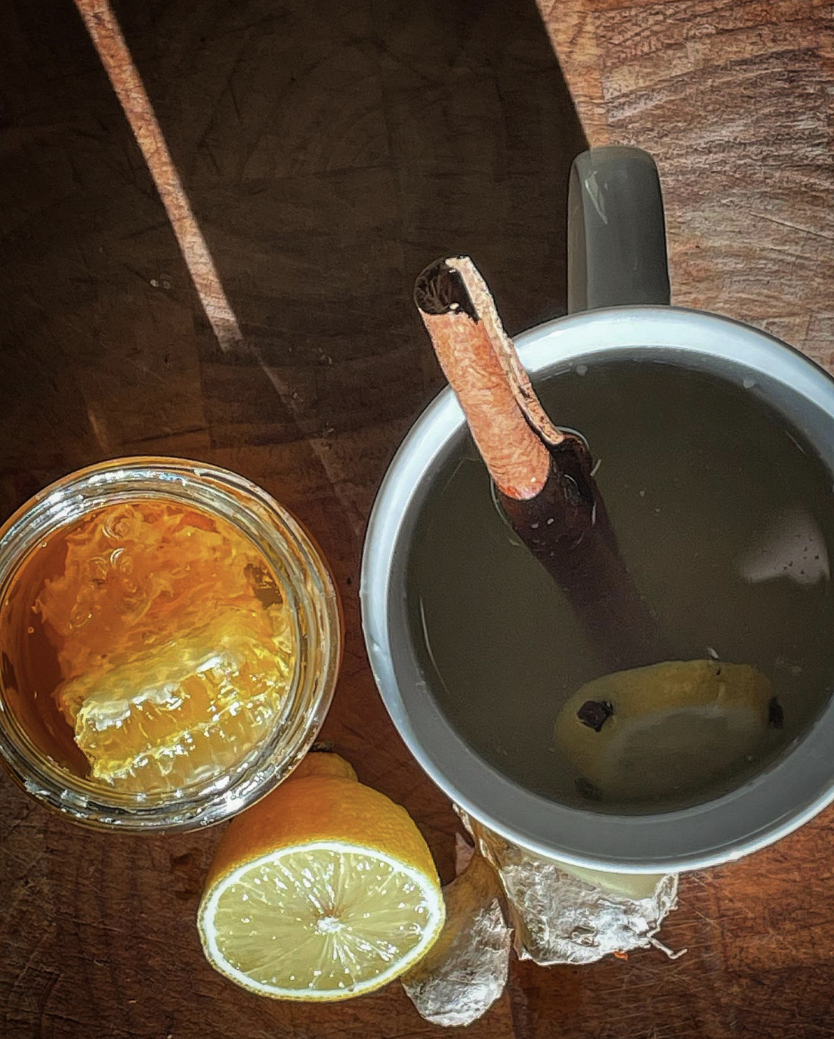 Hot toddy in the sun with honey, lemon and ginger